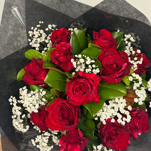 12 STEM ROSE BOUQUET