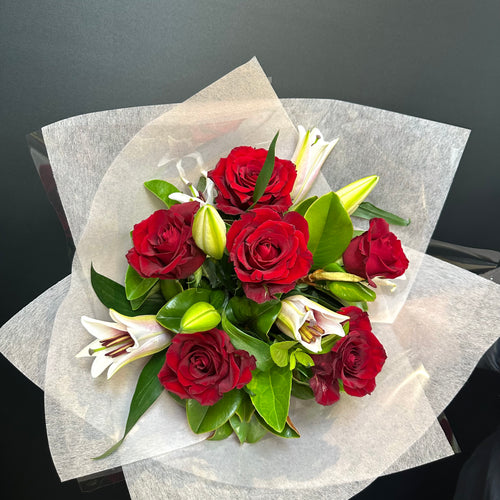 6 STEM ROSE & LILLIES BOUQUET